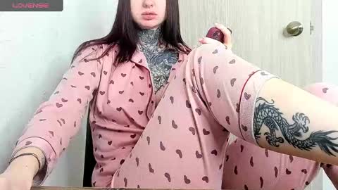 Snapshot of _feralberry__ chatting on March 7, 3:08 am Alis online show from March 7, 3:08 am
