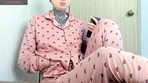 Snapshot of _feralberry__ chatting on March 10, 2:39 am Alis online show from March 10, 2:39 am