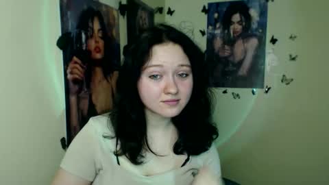Snapshot of _foxy_lady chatting on November 15, 7:49 am Alice online show from November 15, 7:49 am