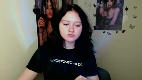 Snapshot of _foxy_lady chatting on November 18, 7:13 am Alice online show from November 18, 7:13 am