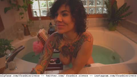 Snapshot of _frankie_rivers chatting on February 16, 12:41 am Frankie Rivers allmylinks online show from February 16, 12:41 am