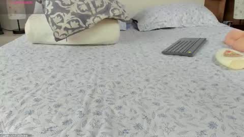 Snapshot of _fullmoon chatting on December 2, 8:15 pm fullmoon online show from December 2, 8:15 pm