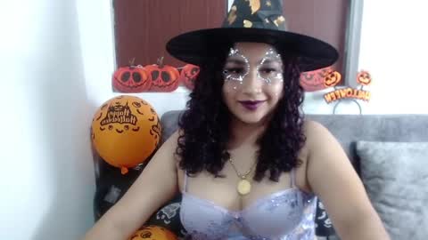 Snapshot of _gia_dior chatting on October 31, 10:44 pm Gia Independent model online show from October 31, 10:44 pm