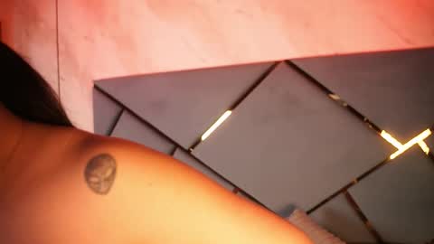 Snapshot of _giggy chatting on December 4, 11:30 am _giggy online show from December 4, 11:30 am