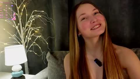 Snapshot of _green_green_ chatting on February 10, 7:15 am Milly online show from February 10, 7:15 am