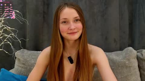 Snapshot of _green_green_ chatting on February 19, 1:29 am Milly online show from February 19, 1:29 am