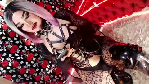 Snapshot of _hailyourqueenx chatting on November 18, 8:13 pm GoDDess Chloe online show from November 18, 8:13 pm