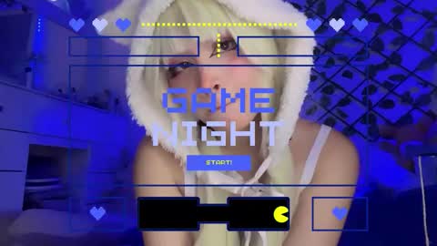 Snapshot of _heavenly_blue_ chatting on November 14, 3:27 am Bluey online show from November 14, 3:27 am