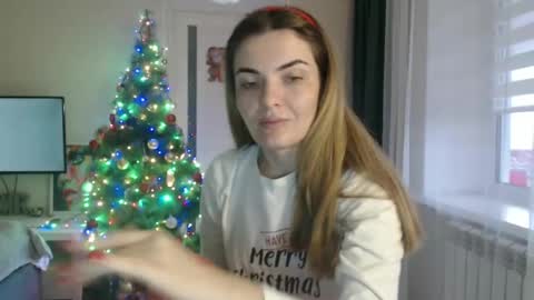 Snapshot of _hidden_frommymoom_ chatting on December 25, 10:50 am Criss4u online show from December 25, 10:50 am