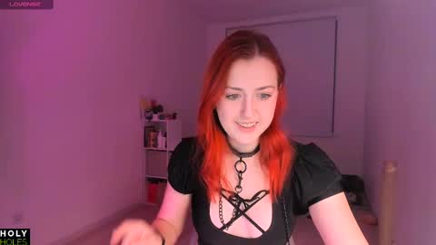 Snapshot of _holy_holes_ chatting on February 20, 11:21 pm Anastasia online show from February 20, 11:21 pm