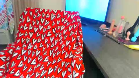 Snapshot of _ittybitty chatting on January 12, 1:05 pm  ittybitty online show from January 12, 1:05 pm