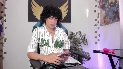 Snapshot of _jaay77 chatting on December 4, 9:13 pm Jay online show from December 4, 9:13 pm