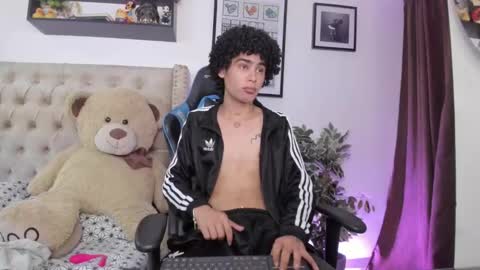 Snapshot of _jaay77 chatting on December 11, 1:37 am Jay online show from December 11, 1:37 am