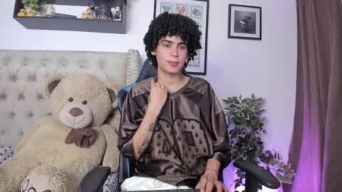 Snapshot of _jaay77 chatting on December 12, 12:48 am Jay online show from December 12, 12:48 am