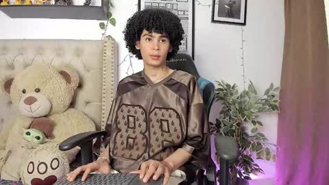 Snapshot of _jaay77 chatting on December 18, 11:30 pm Jay online show from December 18, 11:30 pm