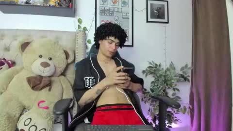 Snapshot of _jaay77 chatting on December 21, 12:31 am Jay online show from December 21, 12:31 am