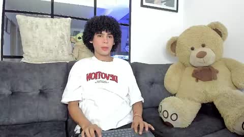 Snapshot of _jaay77 chatting on January 19, 2:36 am Jay online show from January 19, 2:36 am