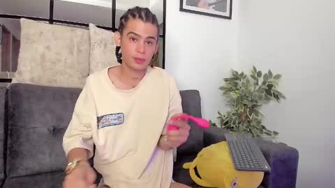 Snapshot of _jaay77 chatting on January 26, 2:03 am Jay online show from January 26, 2:03 am