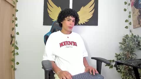 Snapshot of _jaay77 chatting on February 1, 6:40 pm Jay online show from February 1, 6:40 pm