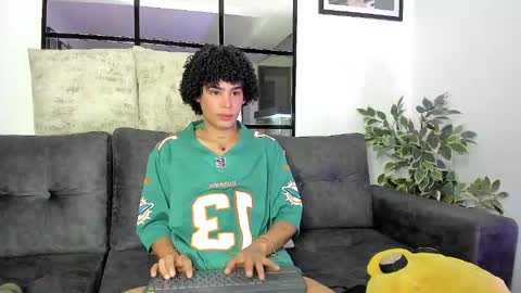 Snapshot of _jaay77 chatting on February 4, 12:40 am Jay online show from February 4, 12:40 am