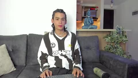 Snapshot of _jaay77 chatting on February 19, 11:25 pm Jay online show from February 19, 11:25 pm