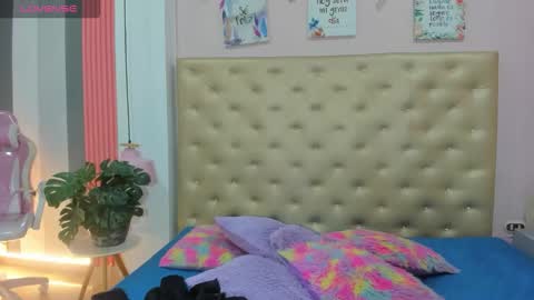 Snapshot of _jade_01 chatting on October 20, 12:27 pm J A D E online show from October 20, 12:27 pm