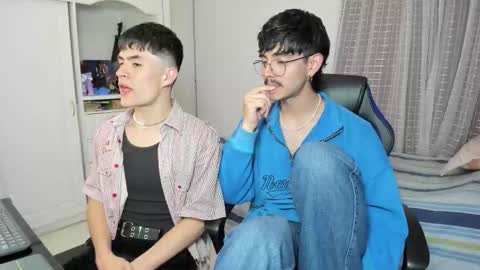 Snapshot of _jamesboy chatting on October 31, 1:06 am James online show from October 31, 1:06 am