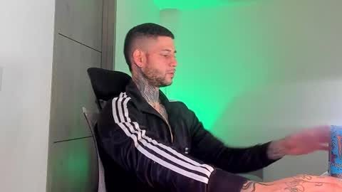 Snapshot of _jamesleandros chatting on May 10, 3:17 pm jeison online show from May 10, 3:17 pm