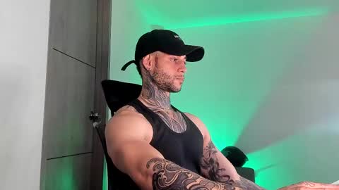 Snapshot of _jamesleandros chatting on May 25, 2:39 am jeison online show from May 25, 2:39 am