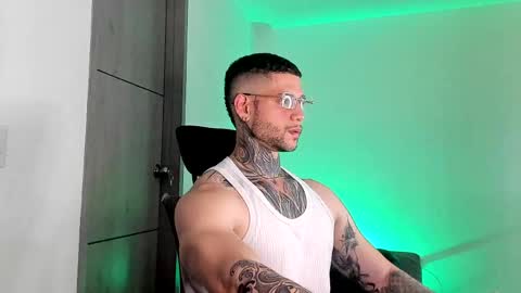 Snapshot of _jamesleandros chatting on May 27, 3:25 am jeison online show from May 27, 3:25 am