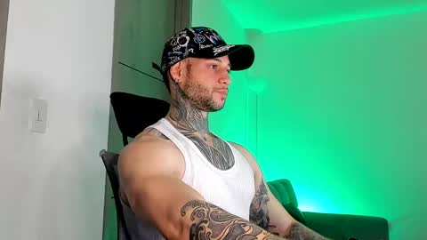 Snapshot of _jamesleandros chatting on June 5, 3:02 am jeison online show from June 5, 3:02 am