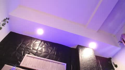 Snapshot of _johana18 chatting on December 9, 4:47 pm Mia online show from December 9, 4:47 pm