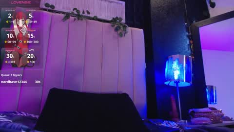 Snapshot of _johana18 chatting on December 17, 5:04 pm Mia online show from December 17, 5:04 pm
