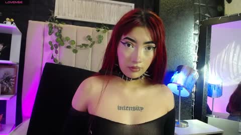 Snapshot of _johana18 chatting on December 21, 1:42 pm Mia online show from December 21, 1:42 pm