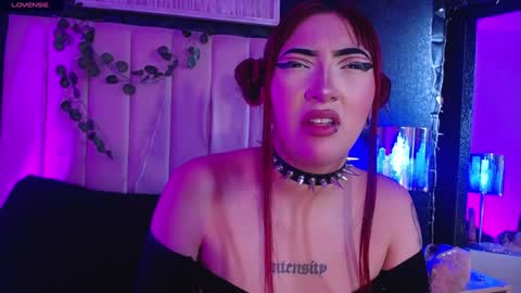 Snapshot of _johana18 chatting on December 21, 4:46 pm Mia online show from December 21, 4:46 pm