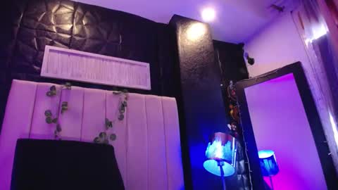 Snapshot of _johana18 chatting on December 30, 1:36 pm Mia online show from December 30, 1:36 pm