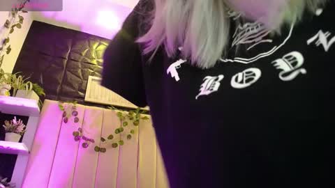 Snapshot of _johana18 chatting on January 11, 2:15 pm Mia online show from January 11, 2:15 pm