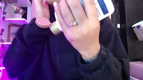 Snapshot of _johana18 chatting on February 12, 12:55 pm Mia online show from February 12, 12:55 pm