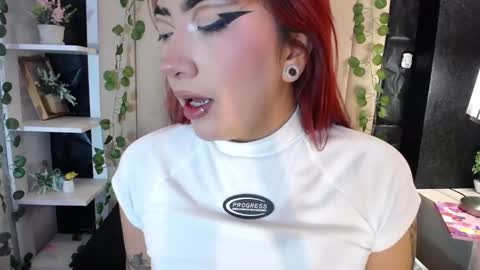 Snapshot of _johana18 chatting on February 25, 5:04 pm Mia online show from February 25, 5:04 pm