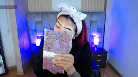 Snapshot of _johana18 chatting on October 10, 1:43 pm Mia online show from October 10, 1:43 pm