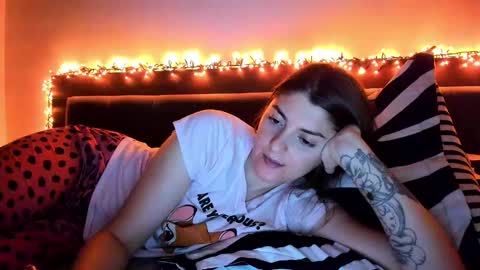 _just_a_simple_girl online show from February 7, 7:27 pm