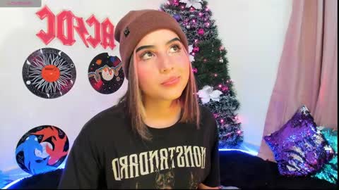 Snapshot of _karine01 chatting on December 29, 12:20 am _karine01 online show from December 29, 12:20 am