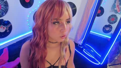 Snapshot of _karine01 chatting on February 2, 10:35 am _karine01 online show from February 2, 10:35 am