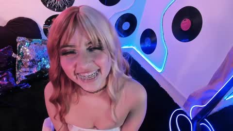 Snapshot of _karine01 chatting on February 7, 8:11 am _karine01 online show from February 7, 8:11 am