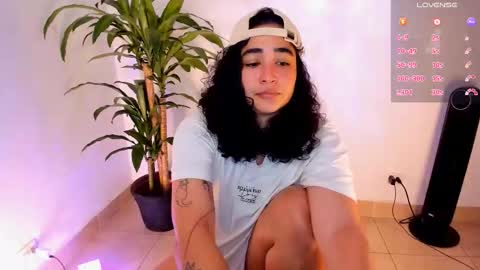 Snapshot of _kat_1 chatting on December 14, 4:18 am online show from December 14, 4:18 am