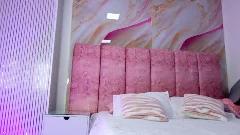 Kendall online show from February 14, 11:51 am