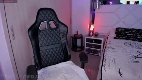 Snapshot of _kinkyalexa_ chatting on January 11, 12:12 am A L E X A online show from January 11, 12:12 am