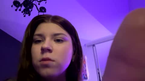 Snapshot of _kirieshka chatting on February 7, 10:30 pm Molly Emily online show from February 7, 10:30 pm