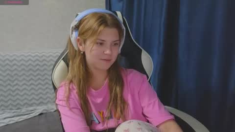 Snapshot of _kirieshka chatting on September 22, 7:05 pm Molly Emily online show from September 22, 7:05 pm