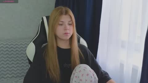 Snapshot of _kirieshka chatting on September 27, 12:54 pm Molly Emily online show from September 27, 12:54 pm